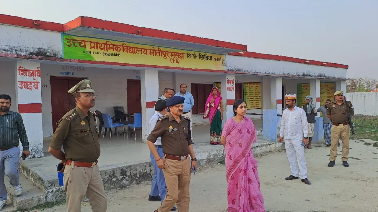 श्रावस्ती: मूलभूत व्यवस्थाओं से परिपूर्ण हो  मतदान स्थल, जिला निर्वाचन अधिकारी ने दिए निर्देश  