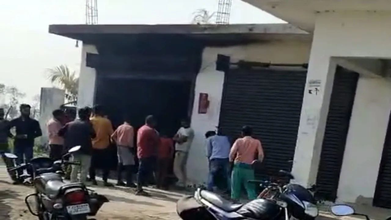 बहराइच: मोबाइल की दुकान में लगी आग, तीन लाख का हुआ नुकसान