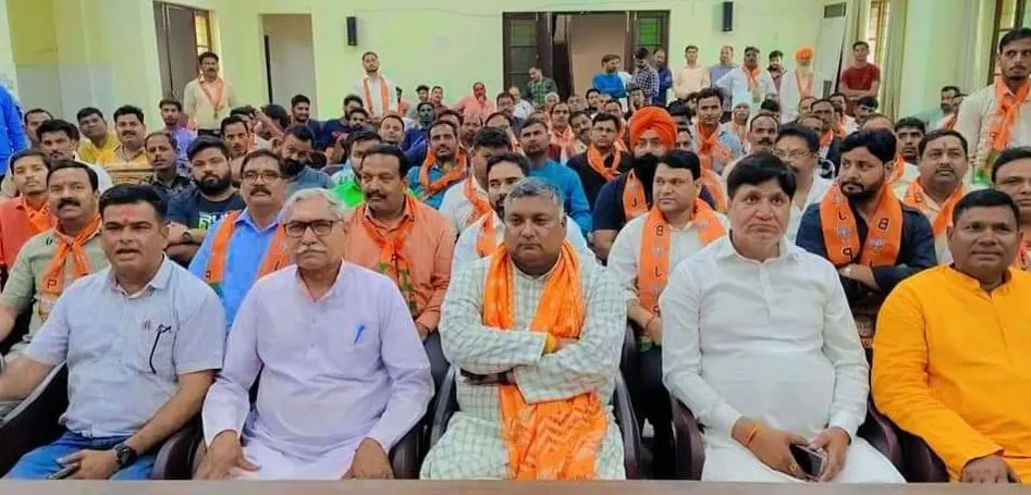 बरेली: विपक्ष दलों के नेताओं ने भाजपा का थामा हाथ, सदस्यता की ग्रहण 