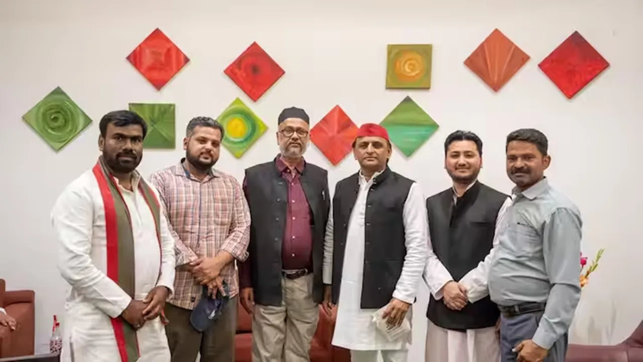 अटाला हिंसा के मास्टरमाइंड जावेद पंप ने अखिलेश यादव से की मुलाकात, गरमाई सियासत 