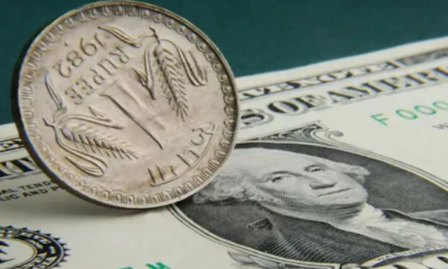 शुरुआती कारोबार में रुपया डॉलर के मुकाबले नौ पैसे हुआ मजबूत, 82.74 पर पहुंचा