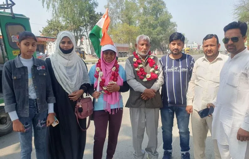 बरेली: एवरेस्ट फतह करने निकली रिजवाना, 200 km का सफर किया तय...मीरगंज में स्वागत