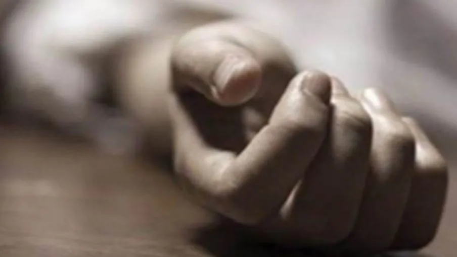 लखीमपुर-खीरी: बेटा-बेटी के बाद पति की मौत, सूचना मिलते ही पुत्र को सीने से लगाकर दहाड़ पड़ी जसवंती