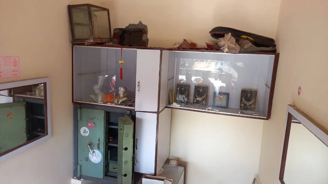 बदायूं: दुकान से लाखों के आभूषण चोरी, व्यापारी परेशान...पुलिस नाकाम, जानिए मामला