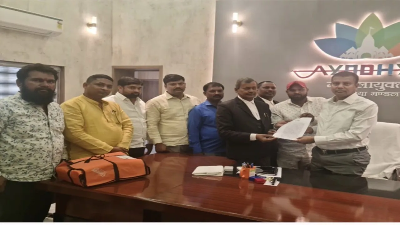 अयोध्या: एयरो सिटी को लेकर मंडलायुक्त से मिले आन्दोलित किसान, पंचायत में लिया ये बड़ा फैसला