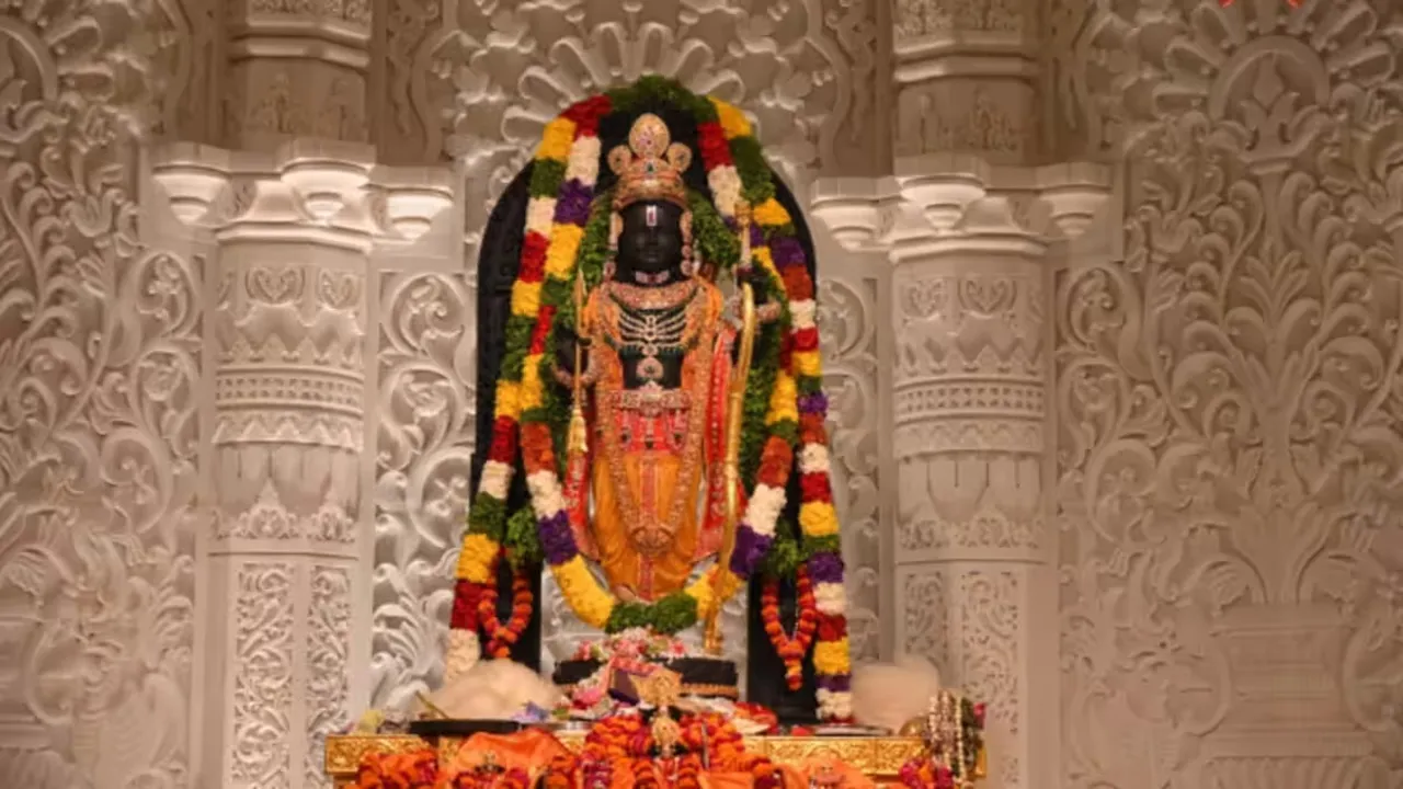 अयोध्या: रामलला का दर्शन करने पहुंचे वकीलों ने जमकर काटा बवाल, इस वजह से जताई नाराजगी  