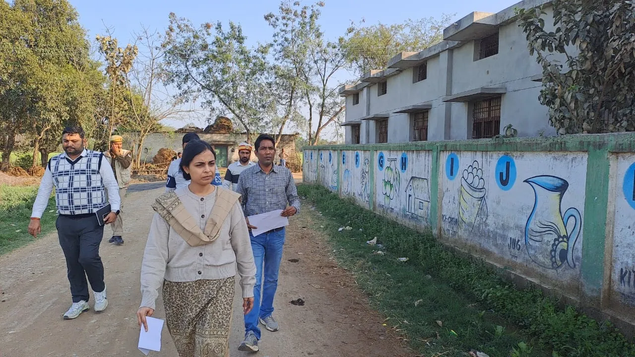 श्रावस्ती: डीएम सरकारी विद्यालयों का औचक निरीक्षण, दिए ये निर्देश