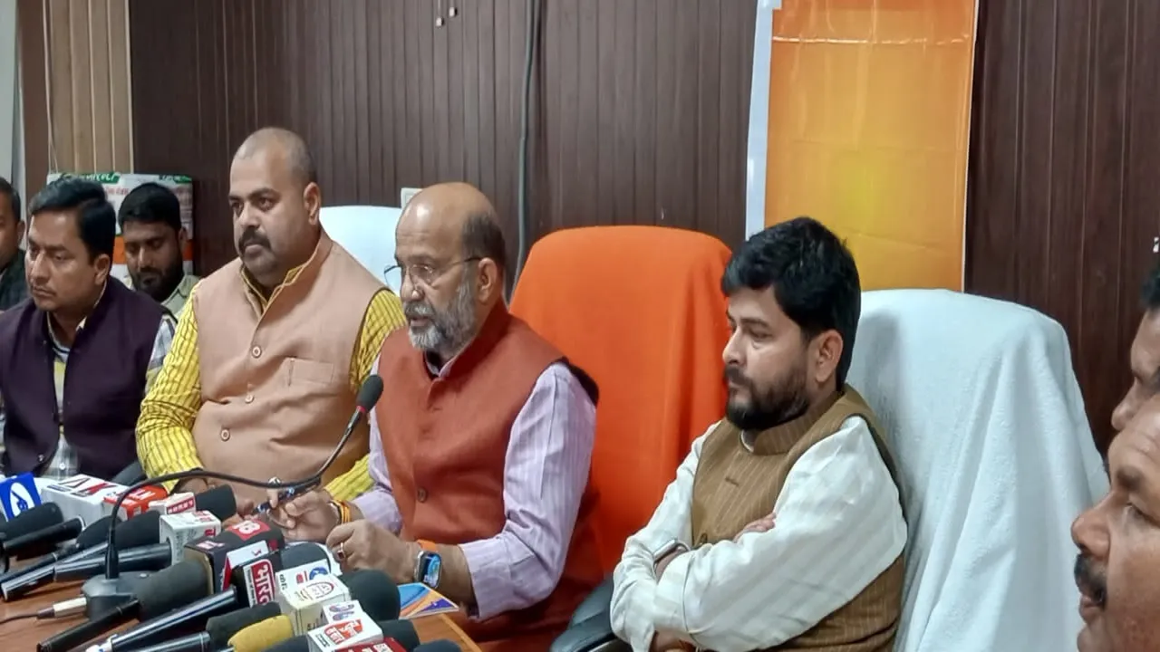 बहराइच: भाजपा विधायक ने लालू और राहुल गांधी पर किया वार, कहा- पूरा देश बोल रहा 'मोदी का परिवार'