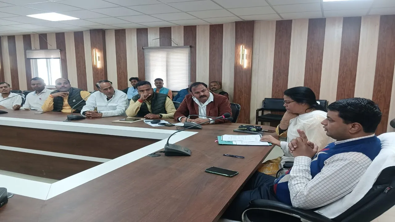अयोध्या: मनरेगा समेत कई मुद्दों को लेकर प्रधान संघ ने सौंपा ज्ञापन, मिला आश्वासन 