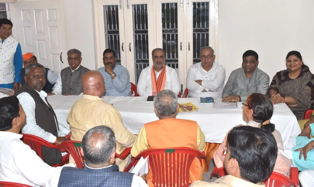 बरेली: भूपेंद्र चौधरी ने लोकसभा चुनाव की तैयारियों की समीक्षा की, बोले- छत्रपाल को हर हाल में जिताएं