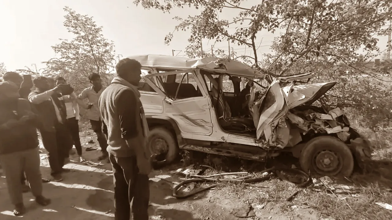 प्रयागराज: स्कूली बच्चों को लेकर जा रही बोलेरो में रोडवेज बस ने मारी टक्कर, 7 घायल