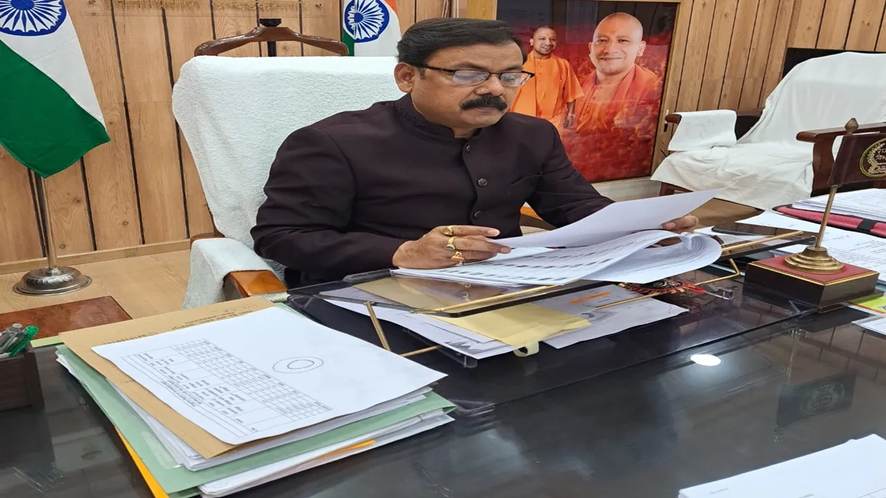  बूथों पर बीएलओ पढ़कर सुनाएंगे मतदाता सूची में दर्ज नाम, जिलाधिकारी ने दिए निर्देश