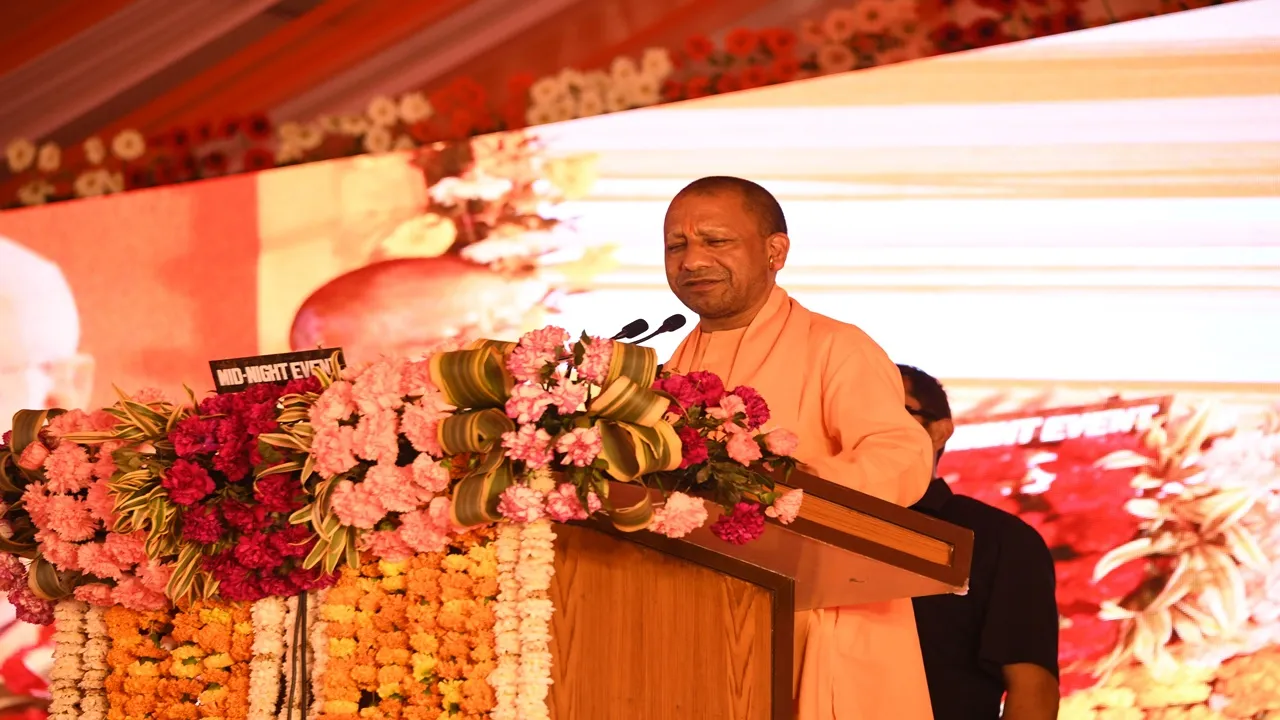 गोंडा: सीएम योगी का विपक्षियों पर प्रहार, कहा- पहले रामभक्तों पर चलती थी गोली, अब हो रही पुष्प वर्षा  