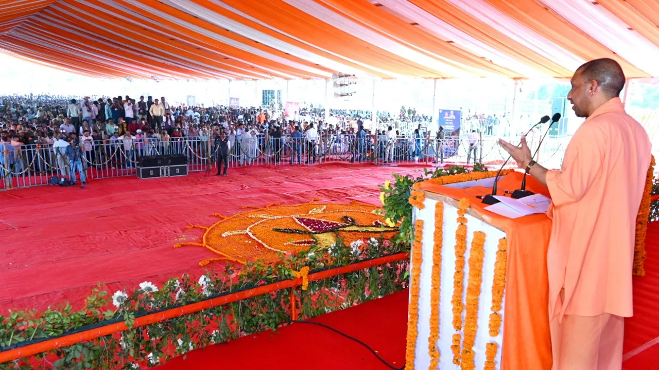 सिद्धार्थनगर में बोले सीएम योगी- 'विकसित भारत' के लिए 'विकसित उत्तर प्रदेश' जरूरी