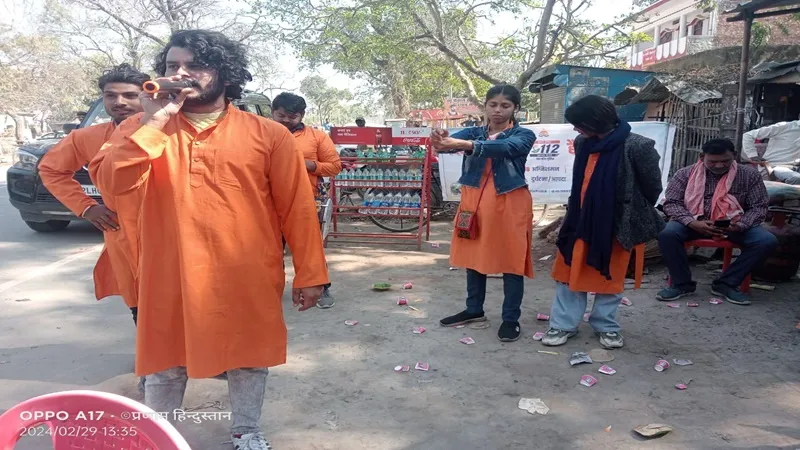बाराबंकी: रात में अकेली महिला को घर तक छोड़ेगी डायल 112, नुक्कड़ नाटक के माध्यम से किया जागरूक