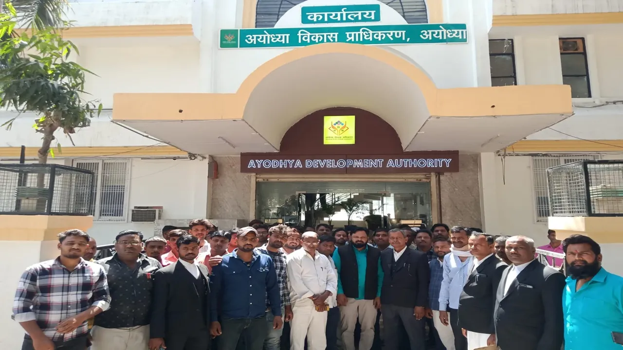 अयोध्या: एयरो सिटी को लेकर किसानों ने घेरा प्राधिकरण दफ्तर, दी चेतावनी, जानें क्या है विवाद