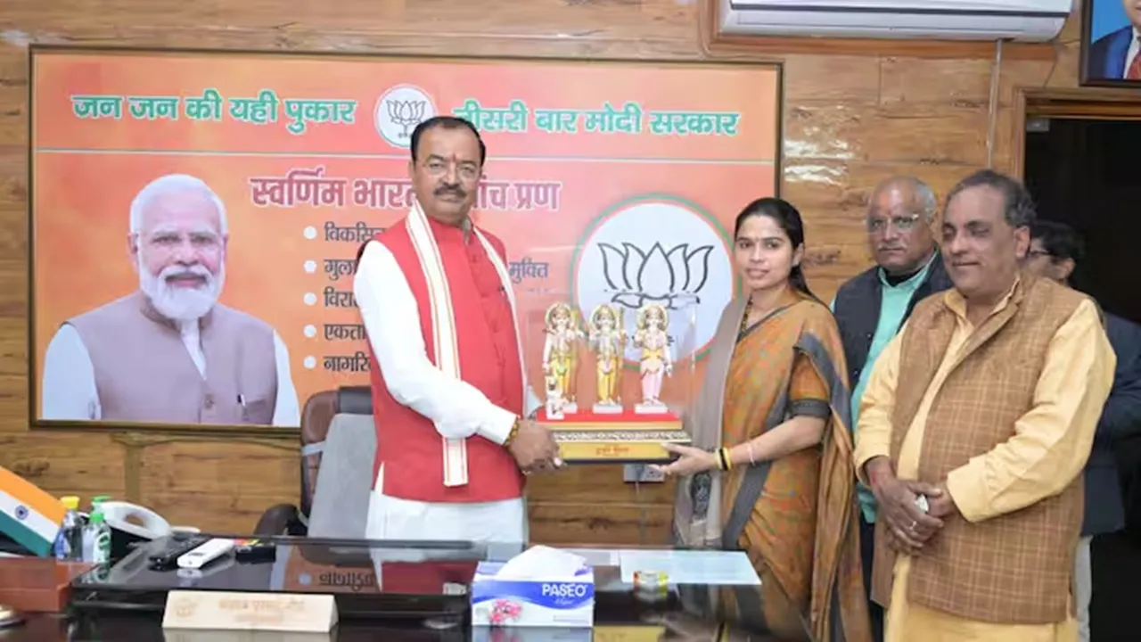 सपा को लग सकता है एक और बड़ा झटका, विधायक पूजा पाल ने की केशव मौर्य से मुलाकात