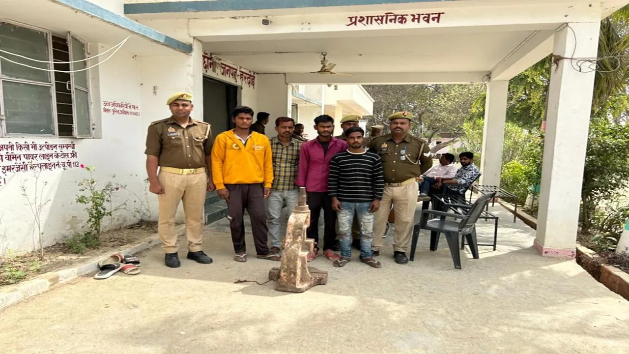 हरदोई: श्मशान घाट से लोहा चोरी करने वाले चोरों को पुलिस ने किया गिरफ्तार