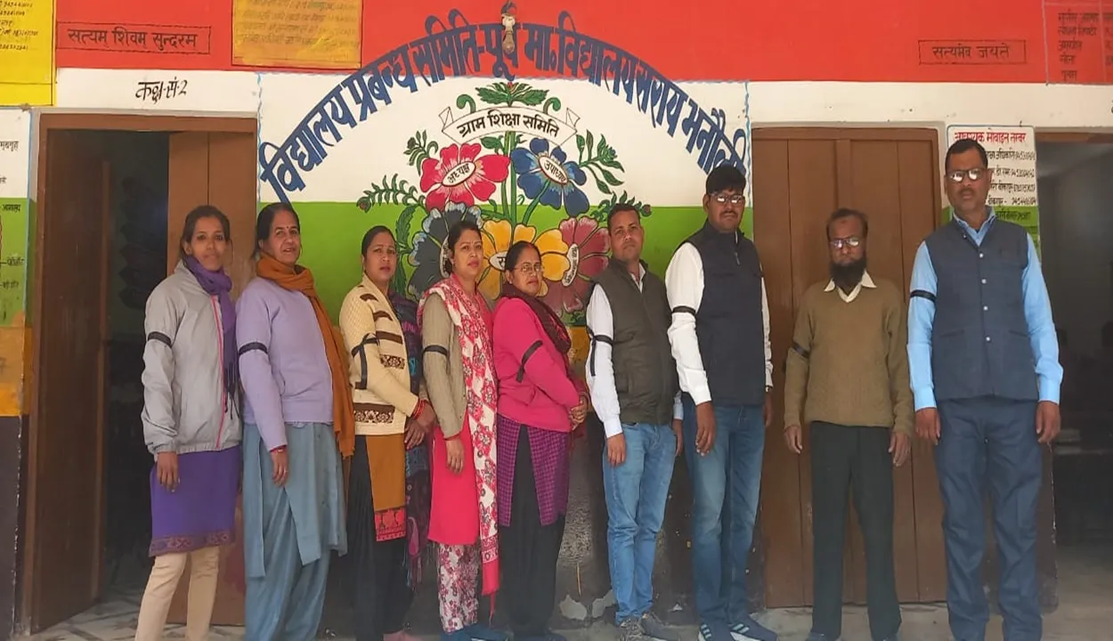 अयोध्या: काली पट्टी बांध शिक्षकों ने दर्ज कराया विरोध, डिजिटाइजेशन के खिलाफ शिक्षकों में रोष