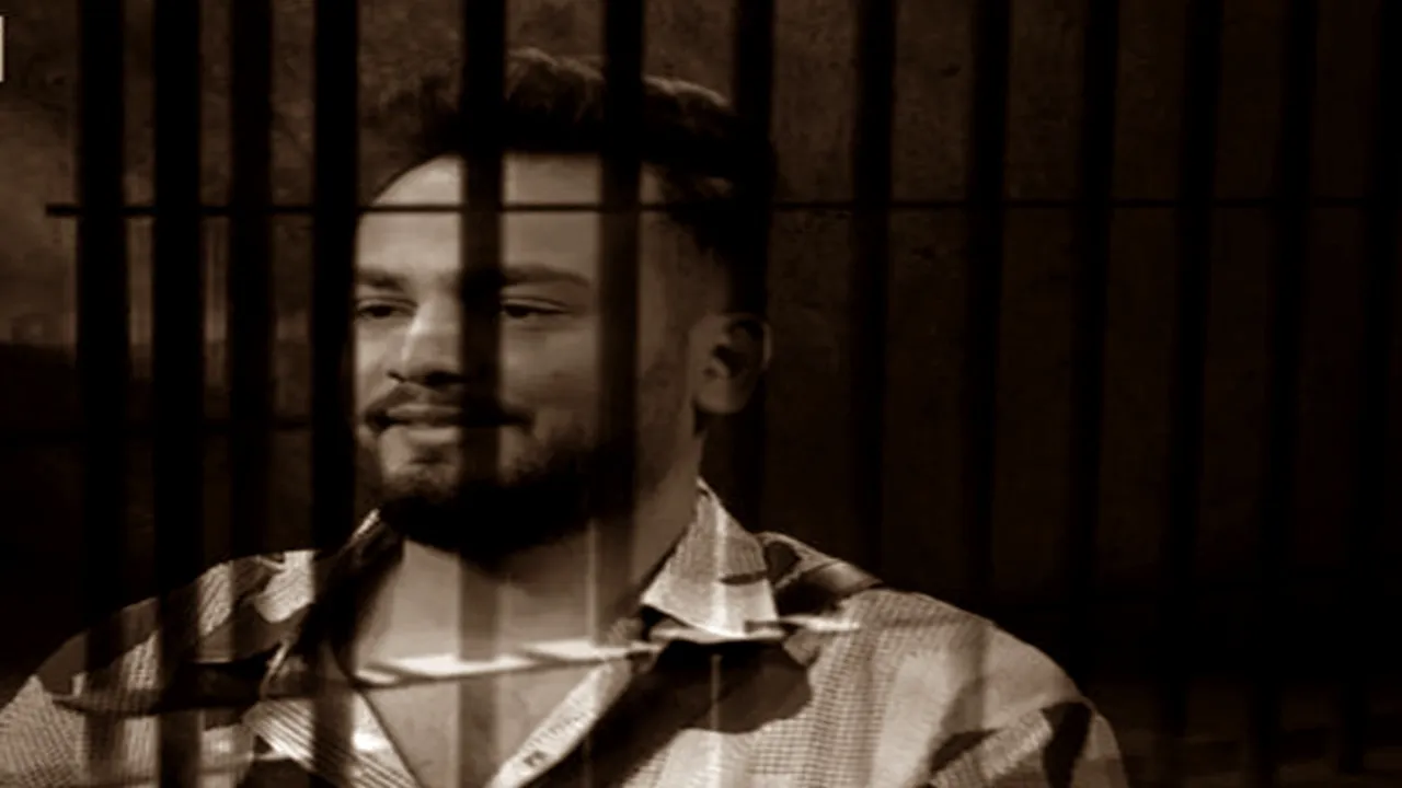 Elvish Yadav: एल्विश यादव ने जेल में करवट बदलते हुए गुजारी रात, दिखे काफी बेचैन 