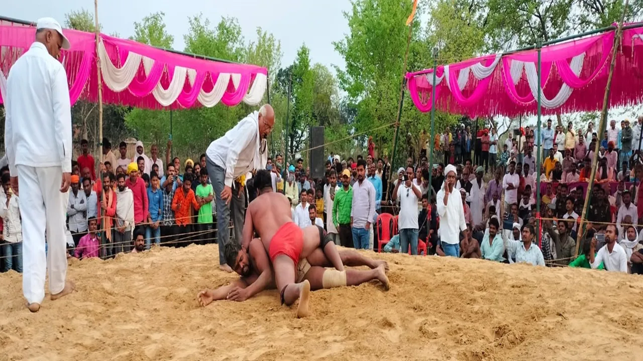सुलतानपुर: अयोध्या के चूड़ादास ने हरियाणा के पहलवान को पटखनी दे खिताब पर किया कब्जा 