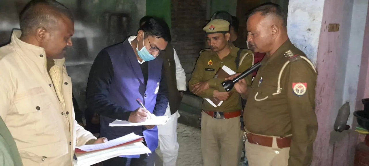 बदायूं: 8 साल पहले हुई शादी, नहीं थी कोई संतान, अब फंदे पर मिला महिला का शव...जानिए मामला