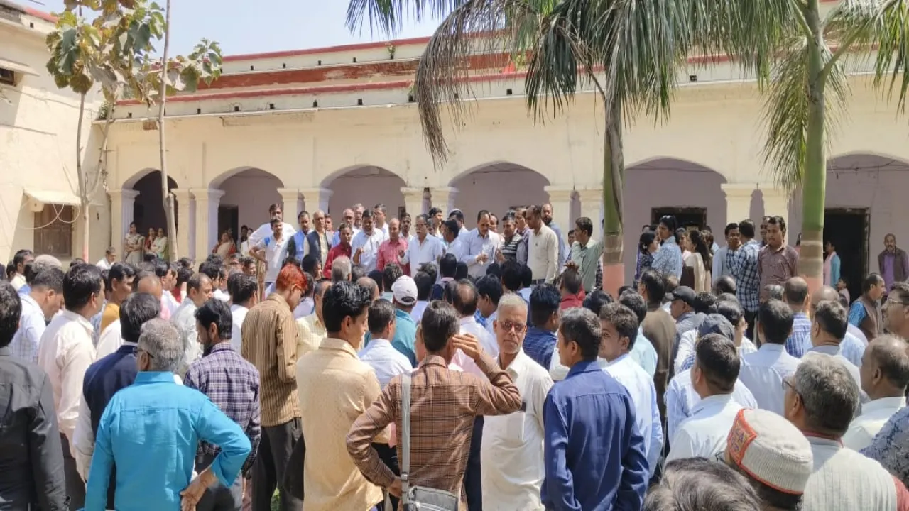 मुजफ्फरनगर की घटना को लेकर बहराइच के शिक्षकों में नाराजगी, मूल्यांकन कार्य का किया बहिष्कार
