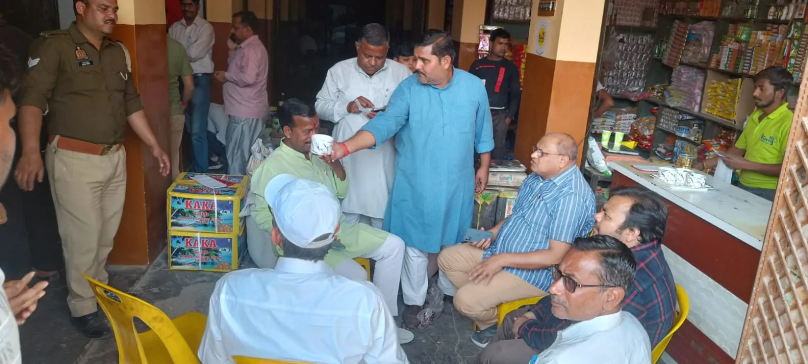 शाहजहांपुर: कलान में सैंपल भरने गई टीम का व्यापारियों से विवाद, होली को लेकर चलाया गया अभियान