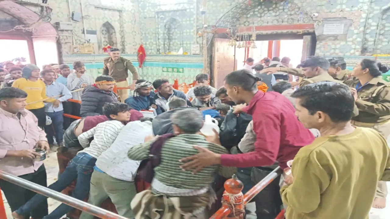 बाराबंकी: लोधेश्वर महादेवा में लगातार बढ़ रही श्रद्धालुओं की भीड़, अव्यवस्था हावी