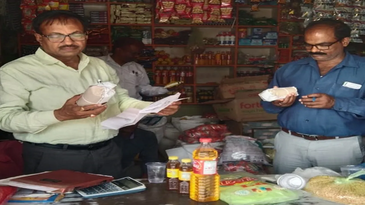 गोंडा: मिलावटी खाद्य सामग्री के खिलाफ चला अभियान, 10 खाद्य वस्तुओं के लिए गए नमूने