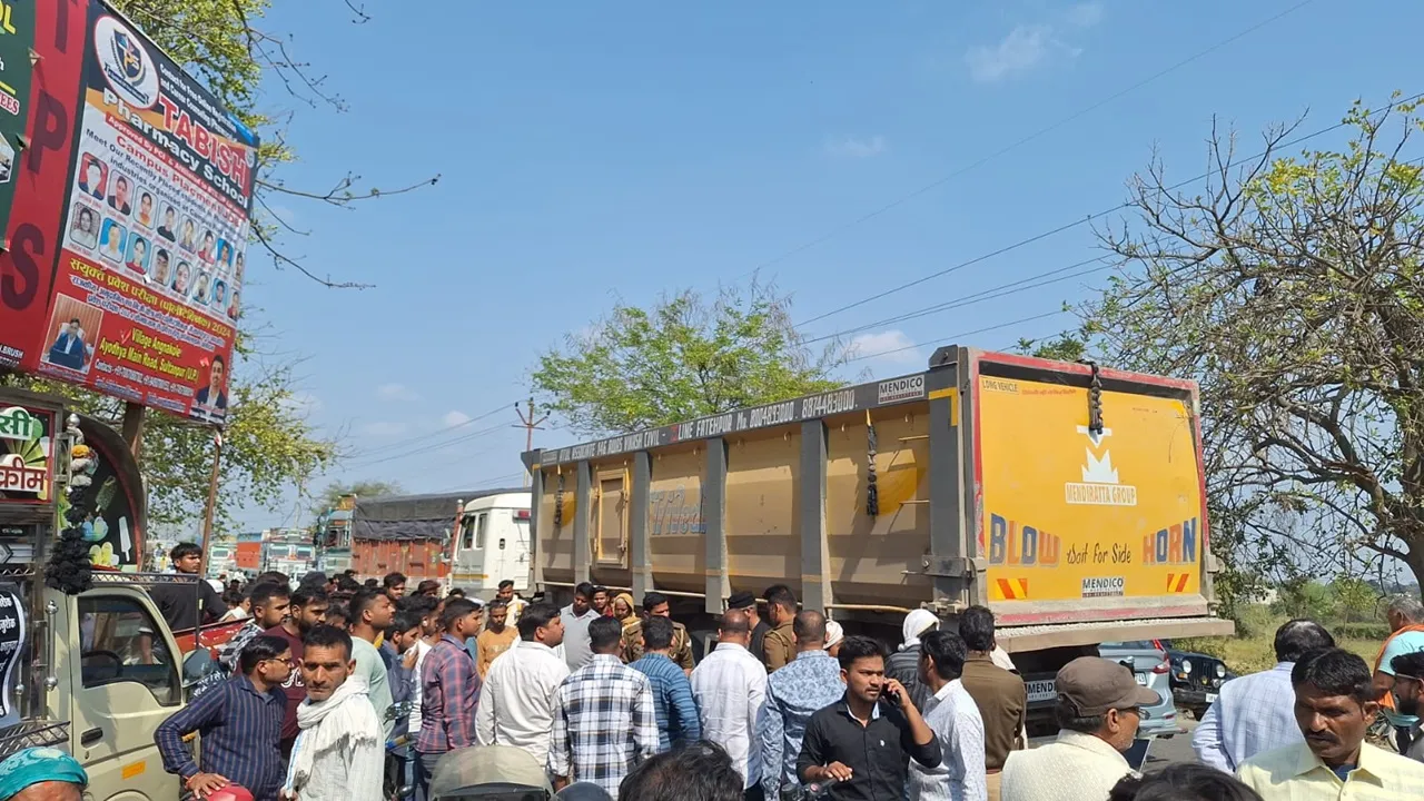 सुलतानपुर: बाइक सवार भाइयों को डंपर ने कुचला, एक की मौत, दूसरा गंभीर