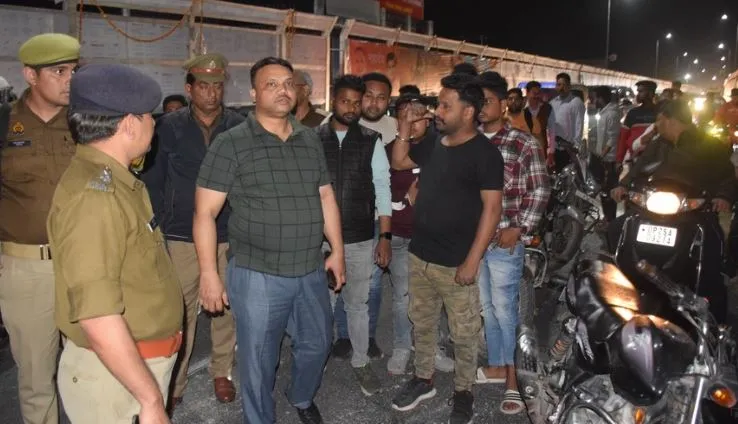 बरेली: कुतुबखाना पुल पर धार्मिक पोस्टर फाड़ने पर हंगामा, रिपोर्ट दर्ज