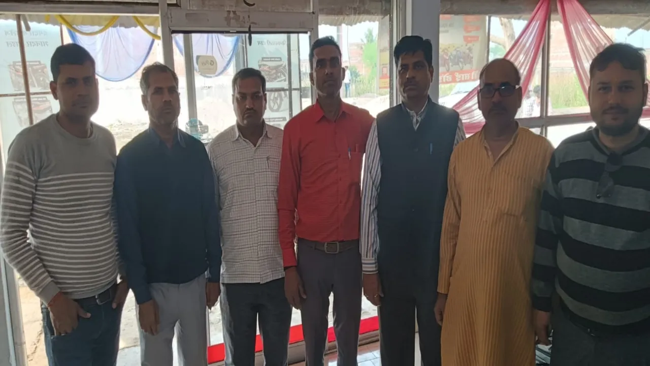 पूर्व प्रधानमंत्री वीपी सिंह की प्रतिमा लगाने की मांग, नई पीढ़ी को मिलेगी सीख 