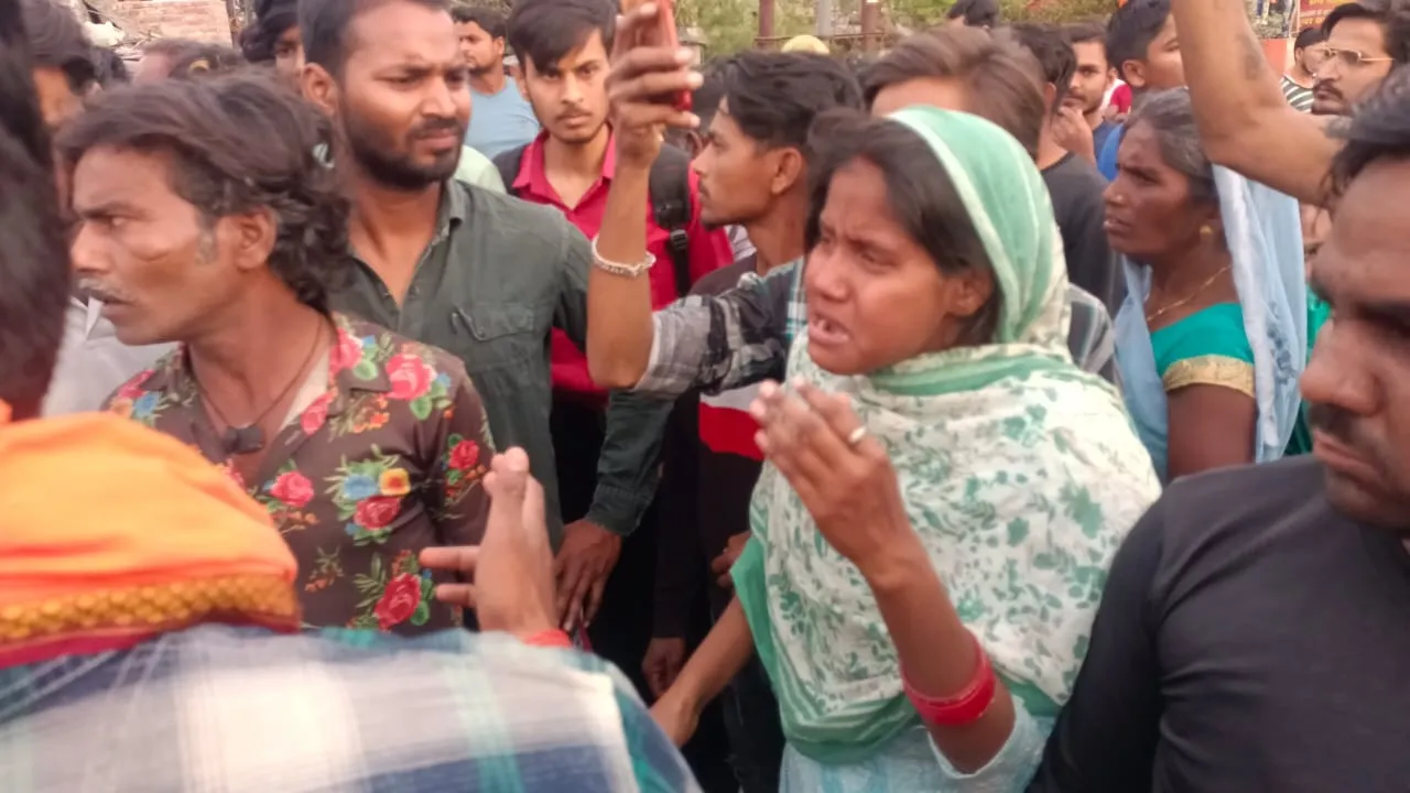 Video: लखनऊ में मासूम बच्ची की दुर्घटना में मौत, भीड़ ने जाम की सड़क-जमकर हुआ हंगामा  
