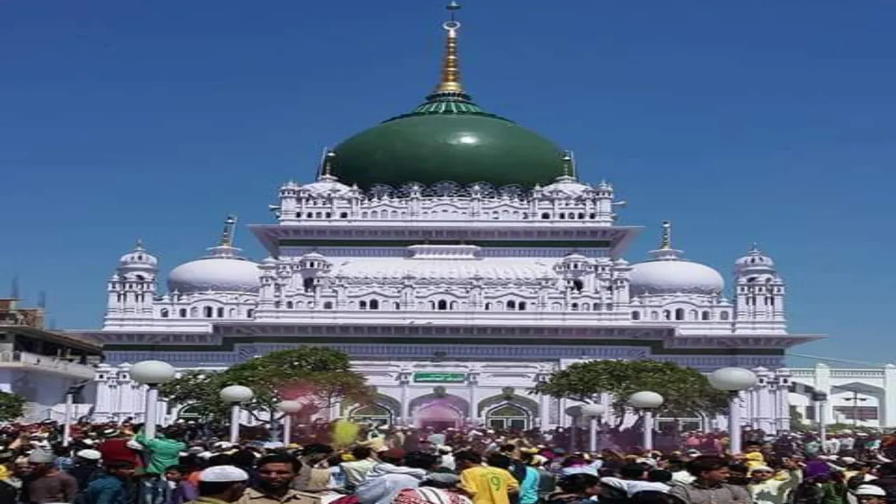 Holi 2024: देवा में उड़ते हैं कौमी एकता व आपसी सद्भाव के रंग