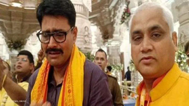 अयोध्या: श्रीरामलला के दर्शन कर भावुक हुए सपा विधायक अभय सिंह, जोड़े हाथ-बहते रहे आंसू