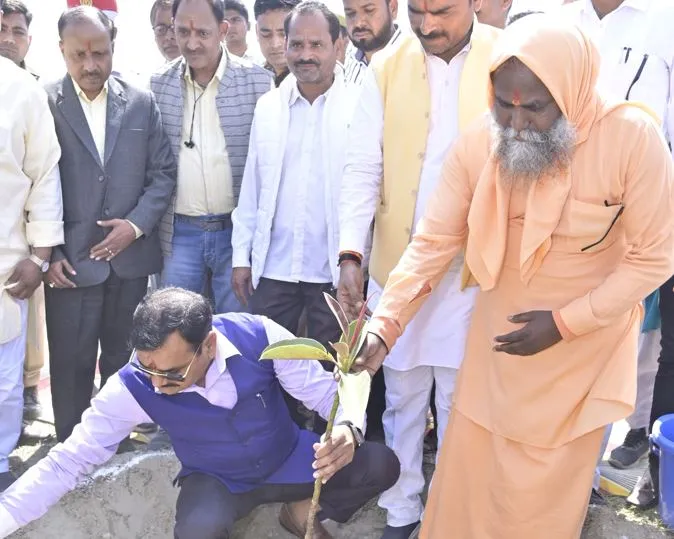 पीलीभीत: आचार संहिता की संभावना...शिलान्यास और उद्घाटन की मची होड़ 