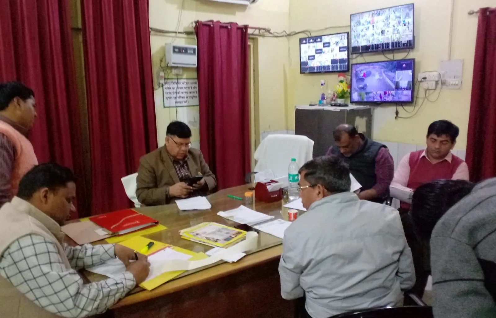 बदायूं: जिला अस्पताल में हुआ मेडिकल बोर्ड का गठन, पहले दिन 15 कर्मचारियों का किया गया स्वास्थ्य परीक्षण