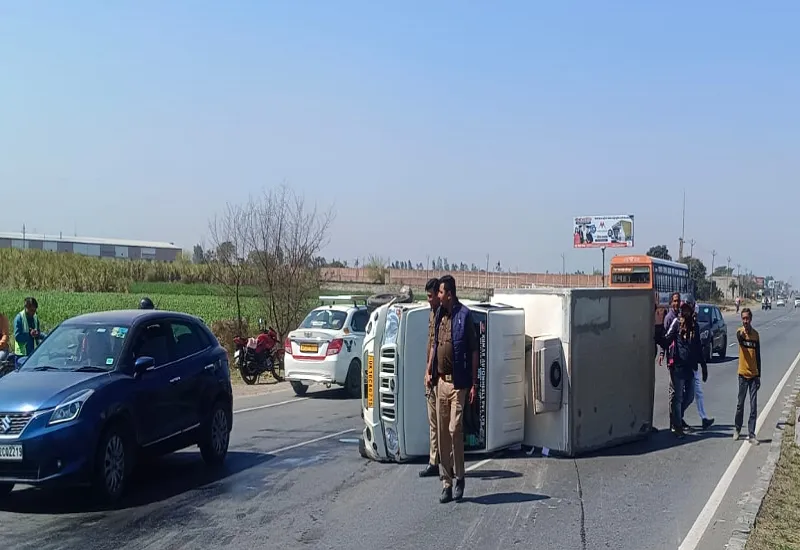 अमरोहा में दर्दनाक हादसा: पिकअप कार ने बाइक सवार युवक-युवती को मारी टक्कर, मौके पर मौत...मुरादाबाद से डिडौली शिव मंदिर जा रहे थे दोनों