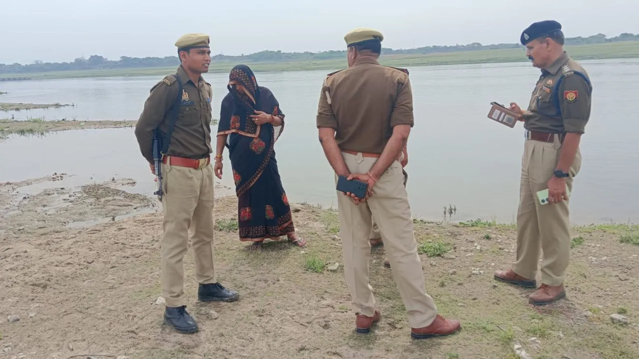 Auraiya: पति ने पत्नी पर बच्चे को यमुना में फेंकने का लगाया आरोप...महिला बोली- बीमारी से हुई मौत, जानें- पूरा मामला