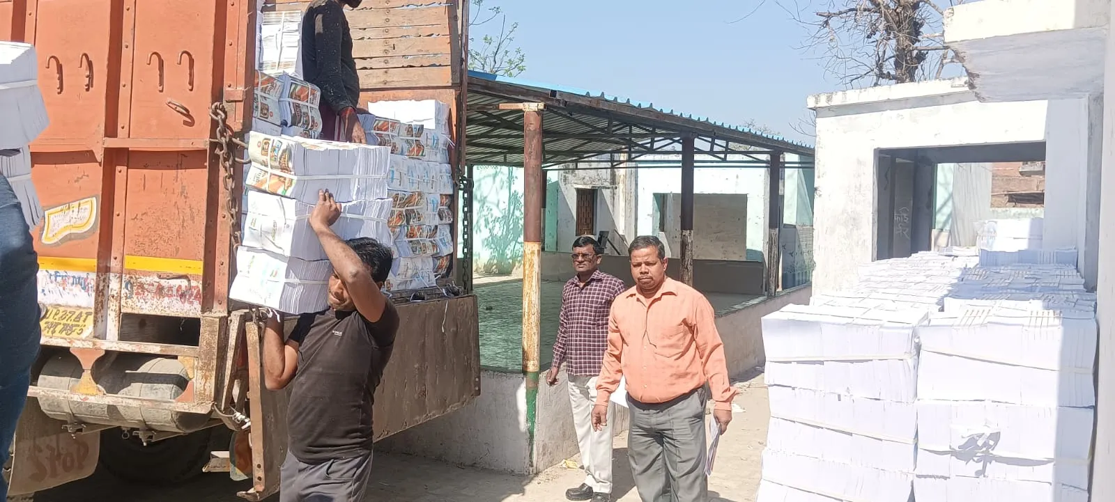 शाहजहांपुर: नए शैक्षिक सत्र के लिए विभाग को मिल चुकीं 17.85 लाख किताबें