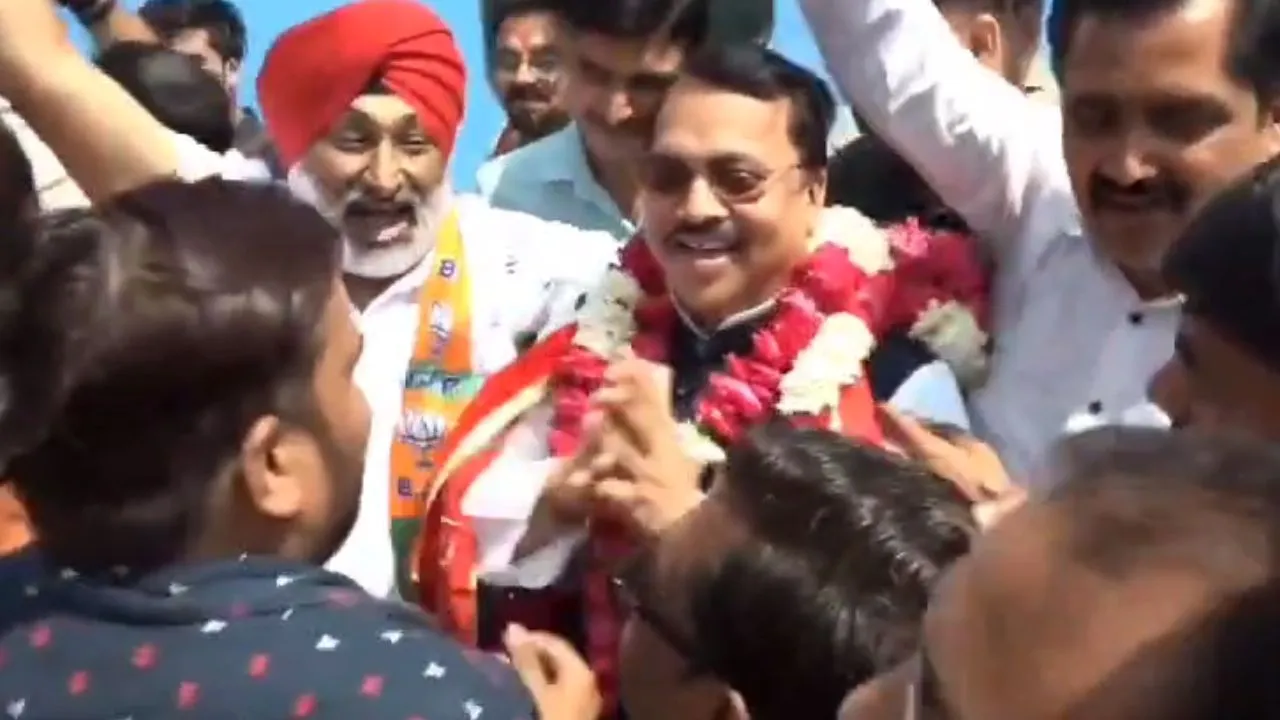 Kanpur में बीजेपी कार्यकर्ताओं ने रमेश अवस्थी के प्रथम आगमन पर की बड़ी भूल...हर कोई जानने को हो गया मजबूर, देखें- VIDEO