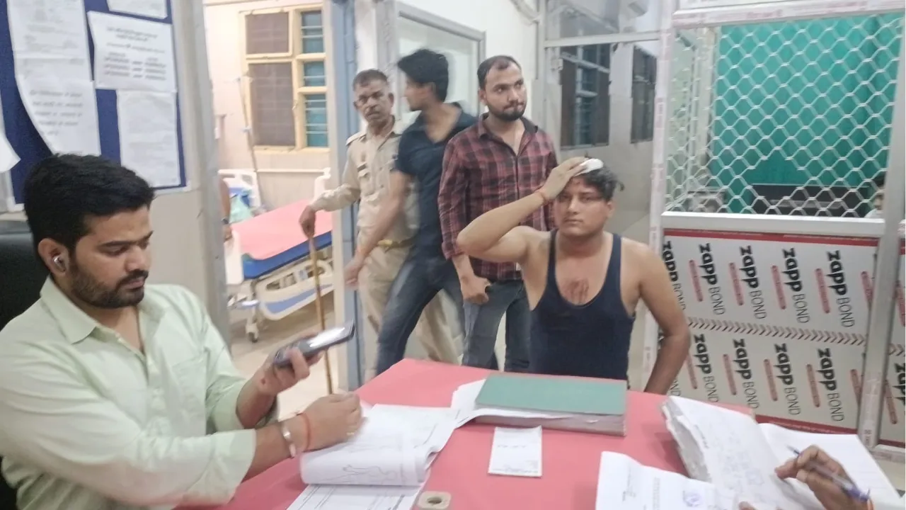 Farrukhabad: बीएएमएस के छात्र पर सहपाठियों ने किया कातिलाना हमला; लोगों ने जताई भविष्य में बड़े संघर्ष की आशंका