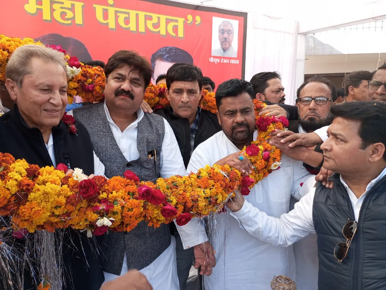 बदायूं: सपा ने बदला 'M-Y' का मतलब, सेकुलर पंचायत में राजनेताओं ने कसा तंज...अखिलेश को लेकर कह दी ये बात