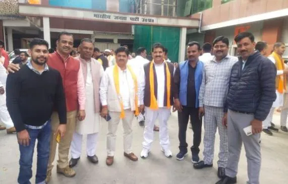 बरेली: सपा को एक और झटका, देवेंद्र-महेंद्र ने भी भाजपा का थामा दामन