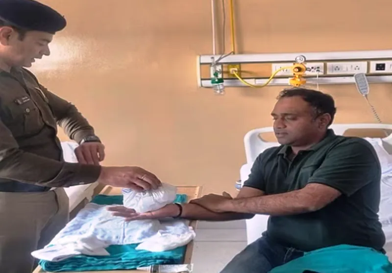 रुद्रपुर: अश्रु गैस गन के बैरल में शेल फटने से एसएसपी डॉ मंजूनाथ टीसी और आरआई मनीष शर्मा हुए जख्मी 