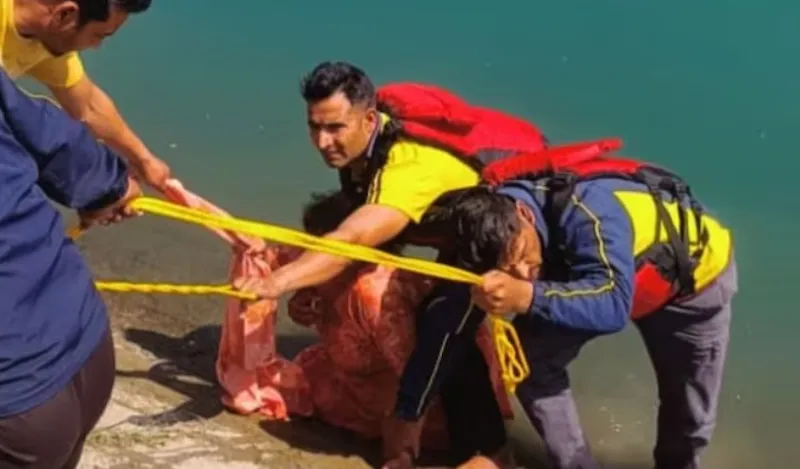 हरिद्वार: विकासनगर में महिला ने लगाई नहर में छलांग, SDRF ने दिया जीवनदान