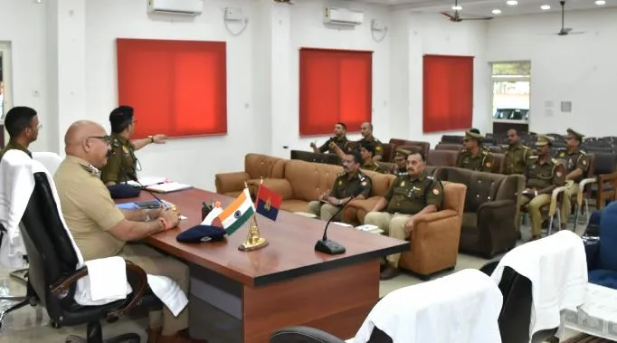 पीलीभीत: एडीजी ने परखे होली और चुनाव को लेकर  सुरक्षा इंतजाम, समीक्षा बैठक कर दिए आवश्यक निर्देश 