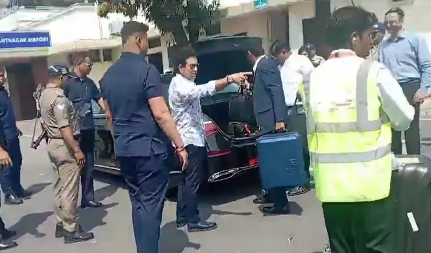 पंतनगर: “क्रिकेट के भगवान”  मास्टर ब्लास्टर पहुंचे पंतनगर, बस कुछ देरी में  कैंची पहुंच करेंगे बाबा के दर्शन