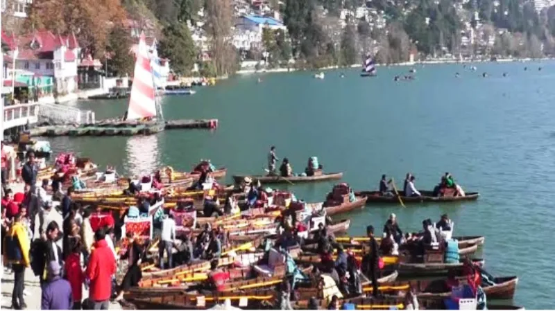 नैनीताल: वीकेंड पर बढ़े पर्यटक, धड़ाम हुई ट्रैफिक व्यवस्था